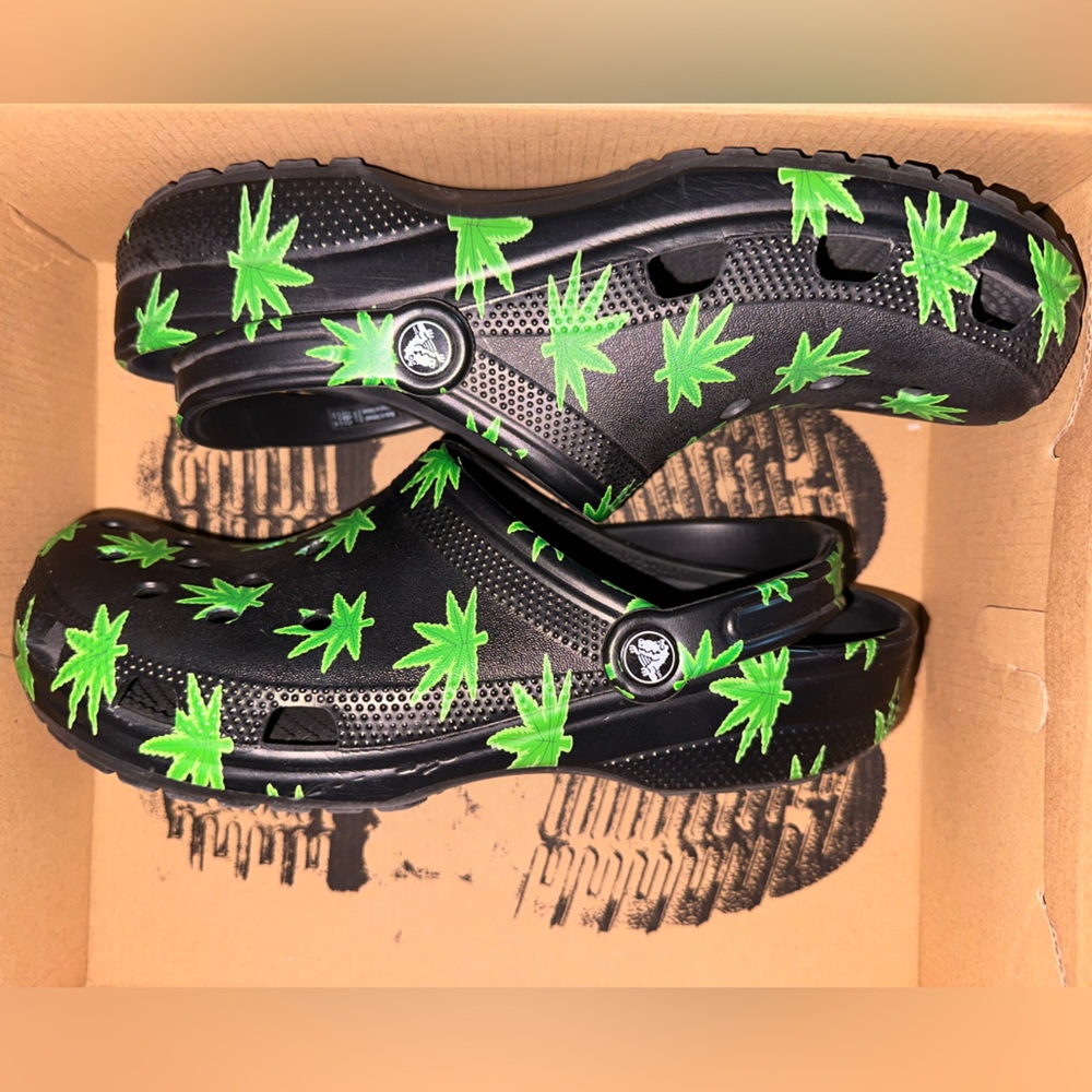 CROCS MJ Leaf Classic Clogs